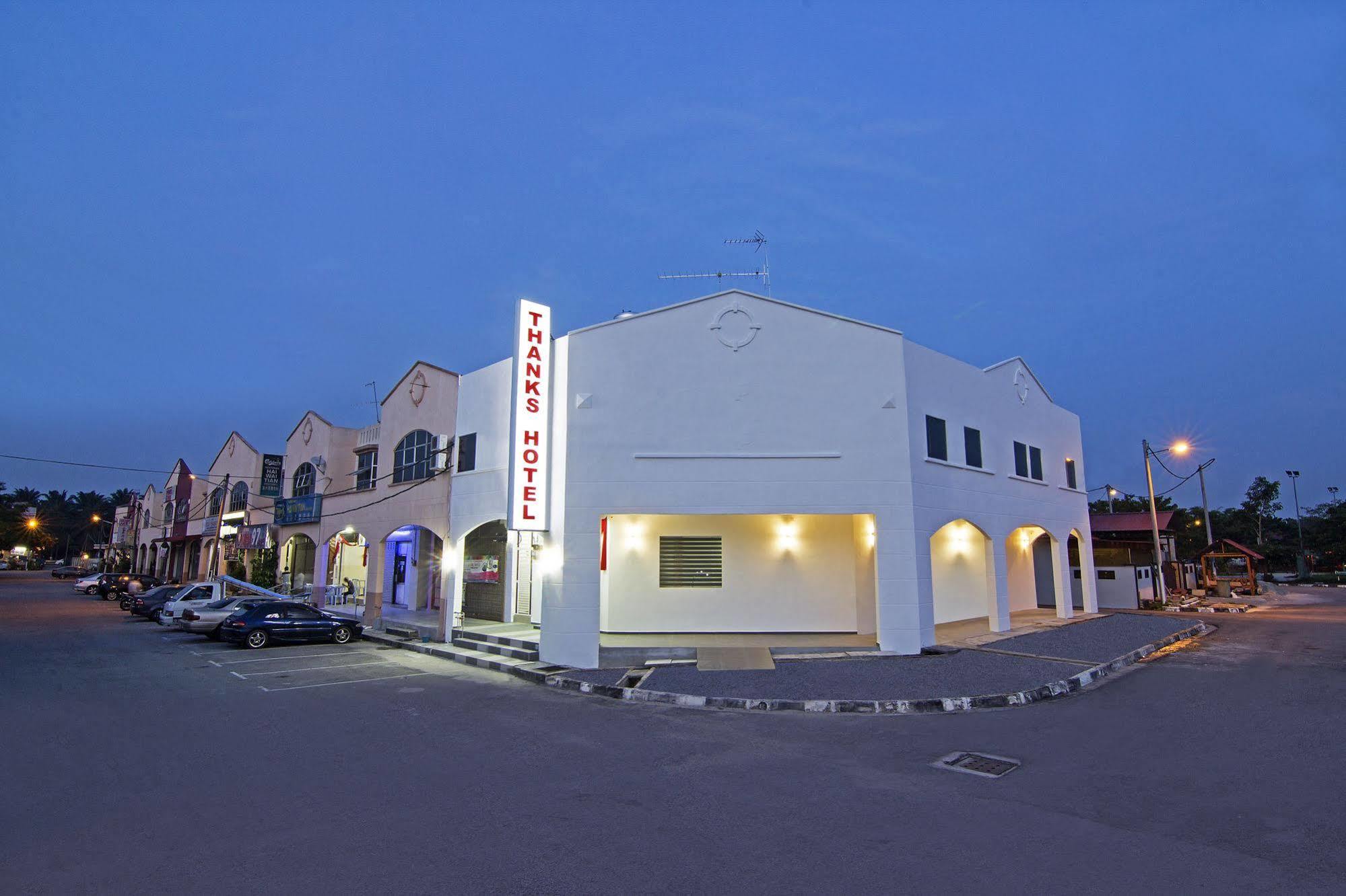 Thanks Hotel Parit Buntar Exterior photo